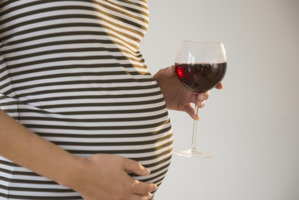 can-you-have-a-glass-of-wine-while-pregnant